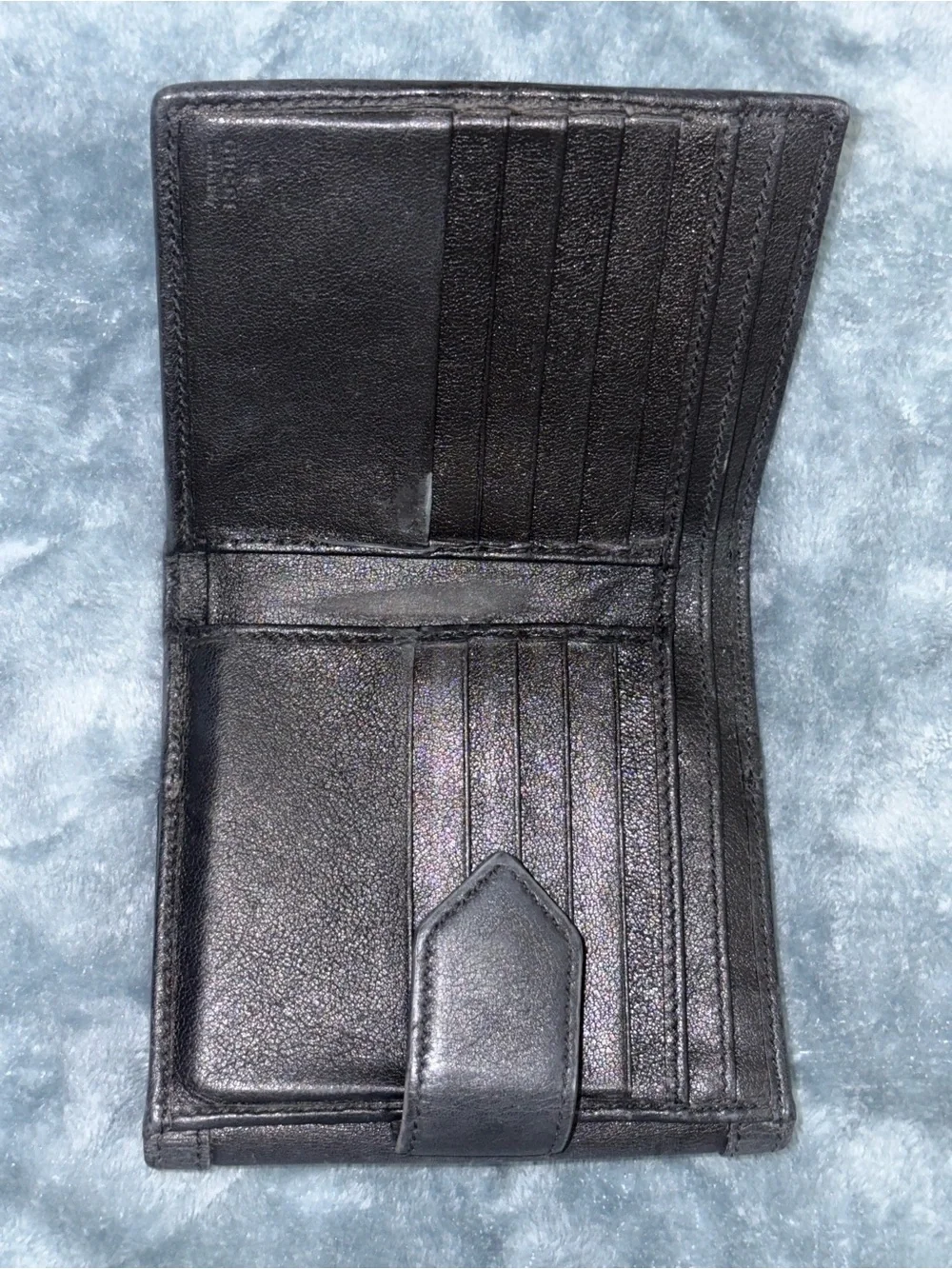 Gucci compact black